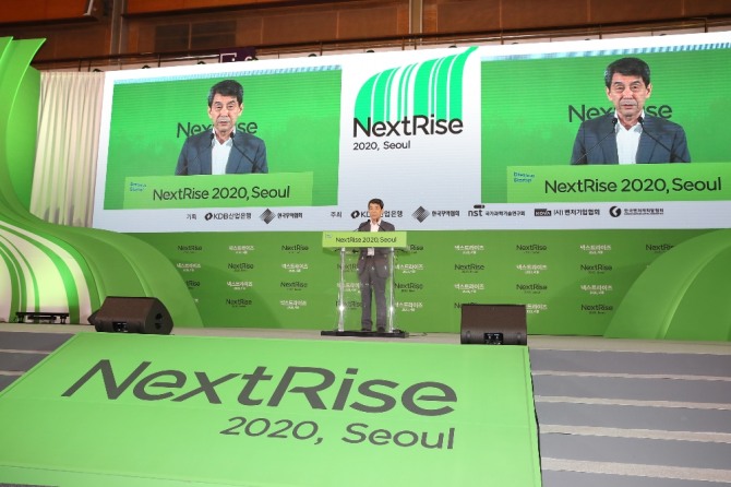 이동걸 산업은행장이 서울 삼성동 코엑스에서 열린 스타트업 페어인 'NextRise 2020, Seoul'에서 인사말을 하고 있다. 사진=산업은행