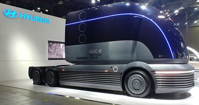 현대차 부스에 수소트럭 넵튠이 전시돼 있다. 사진=자체제공