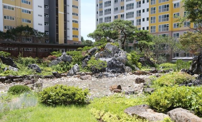 경북 '경산 사동 팰리스 부영 2단지' 아파트 단지 내 조경. 사진=부영주택