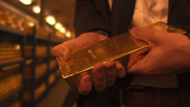 영국 금 저장고의 골드바. 베네수엘라는 영국 중앙은행인 잉글랜드은행에 맡겨둔 10억 달러어치의 금을 인도할 것을 요구하는 소송을 냈지만 영국 법원이 패소판결했다. 사진=BBC