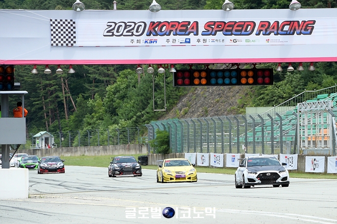 2020 KSR 1라운드 GT-300 클래스 결승 경기 장면. 사진=글로벌이코노믹 김현수 기자