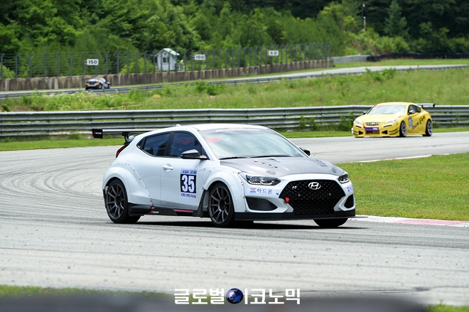 2020 KSR 1라운드 GT-300 클래스 결승에서 최성우가 신들린 질주를 선보이고 있다. 사진=글로벌이코노믹 김현수 기자