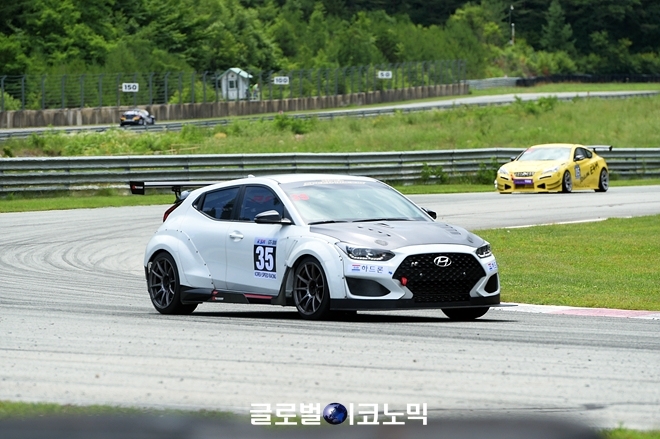 2020 코리아스피드레이싱 GT-300 결승 경기 장면. 사진=글로벌이코노믹 김현수 기자