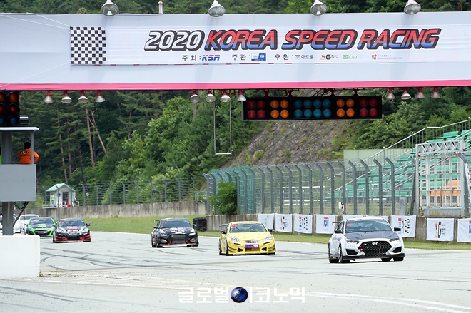 2020 코리아스피드레이싱 GT-300 결승 경기 장면. 사진=글로벌이코노믹 김현수 기자