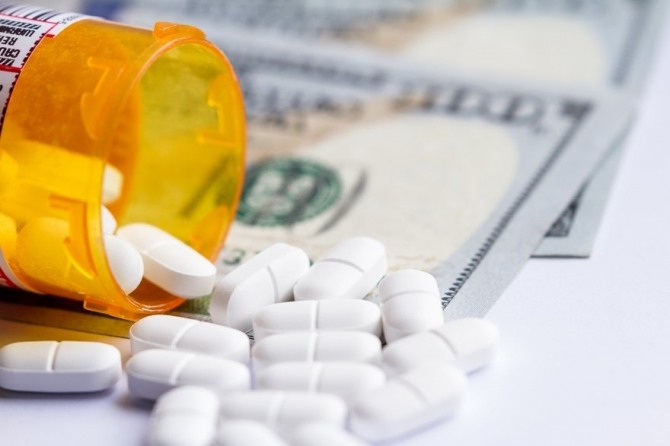 글로벌제약사들이 약품가격을 잇따라 올려 눈총을 받고 있다. 