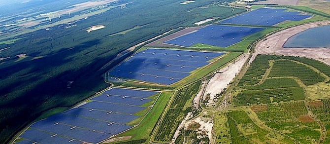 독일 브란덴부르크 주 남부에 한화큐셀의 태양광 모듈이 다량 설치돼 있다. 사진=한화큐셀 독일지사 홈페이지