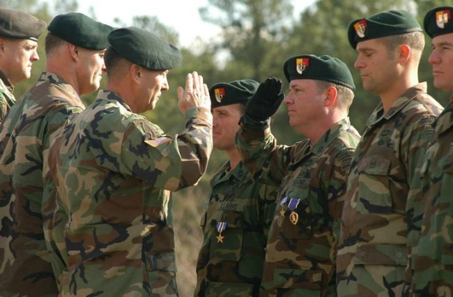 사진은 사상 최초로 여성 병사 참가를 허용한 미 육군 정예 특수부대의 상징 ‘그린베레’의 모습. (자료사진)