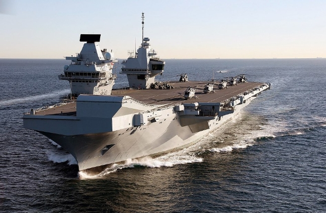 내년초 극동에 배치될 것으로 알려진 영국 해군의 항공모함 퀸 엘리자베스호.