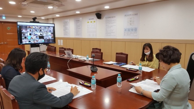 전라남도화순교육지원청(교육장 최원식)은 15일 관내 초‧중학교 행정실장을 대상으로 청렴마인드 향상을 위한 영상회의를 개최했다고 밝혔다. / 전남도교육청=제공