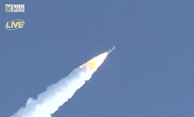 아랍에미리트연합의 화성탐사선 아말을 실은 H-2A 로켓이 19일 오후(현지시각) 일본다네가시마 우주센터에 발사되고 있다. 사진=미쓰비시중공업/AP