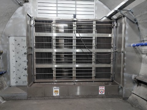지하철 터널 내 설치된 양방향 전기집진기의 모습. 사진=리트코