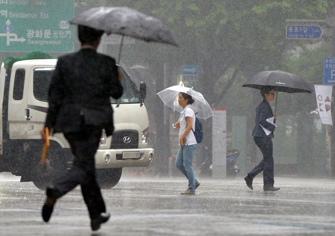 목요일인 23일은 수요일에 이어 이틀 연속 폭우가 내리겠다. 사진=뉴시스