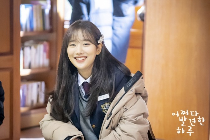 그룹 '에이프릴' 나은의 학폭 루머 폭로자가 24일 모든 내용은 거짓이라며 자필 사과문을 게재했다. 사진=MBC 제공