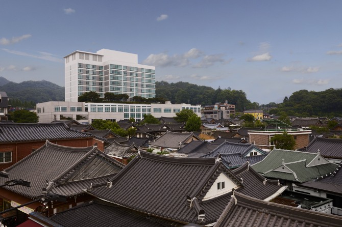 국내로 여름휴가를 떠나는 사람들이 많으면서 전주 여행의 매력을 선사하는 '라한호텔 전주'가 주목받고 있다. 사진=라한호텔