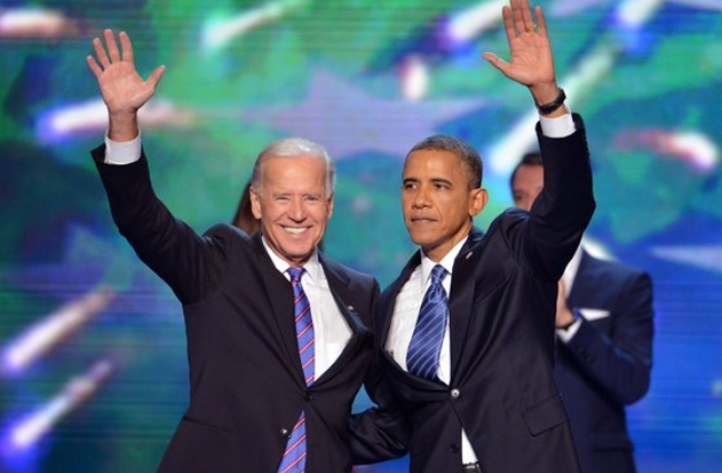 사진은 버락 오바마 전 대통령(오른쪽)이 2012년 9월 민주당 전당대회 당시 조 바이든 전 부통령과 함께 한 모습. 이번 대선에서 오바마는 바이든을 공개 지지하며 최대의 조력자로 등장했다.
