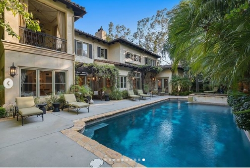 팝 스타 브리트니 스피어스가 한때 살았던 LA 비벌리 힐스 저택이 최근 680만 달러(약 81억 원)에 매매됐다. 사진=인스타그램 캡처