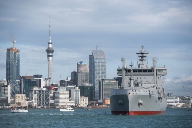 오클랜드항에 입항한 뉴질랜드 최대 군수지원함 아오테아로아함. 사진=제인스닷컴