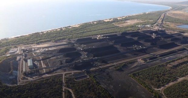 아다니 그룹이 석탄을 나르는 철도와 석탄 수출을 위한 항만을 건설할 예정인 오스트레일리아 퀸즐랜드의 애봇 포인트. 사진=호주의 해양생물 보호 단체 시 셰퍼드 유튜브 캡처