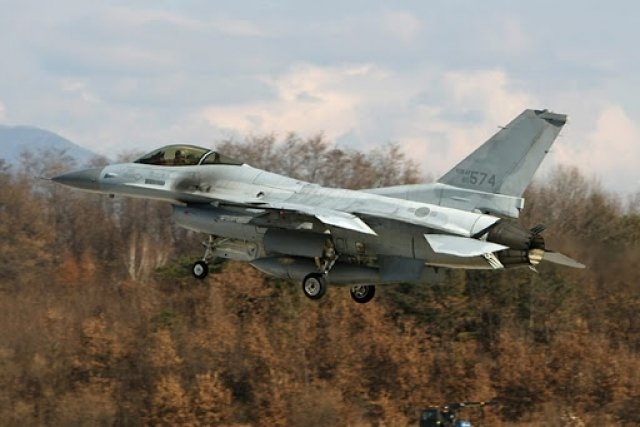 한국 공군의 F-16이 이륙하고 있다. 사진=한국공군