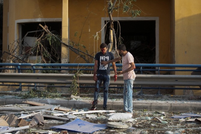 레바논 수도 베이루트에서 4일(현지시간) 대규모 폭발사고가 일어나 수천 명의 사상자가 발생했다. AP/뉴시스