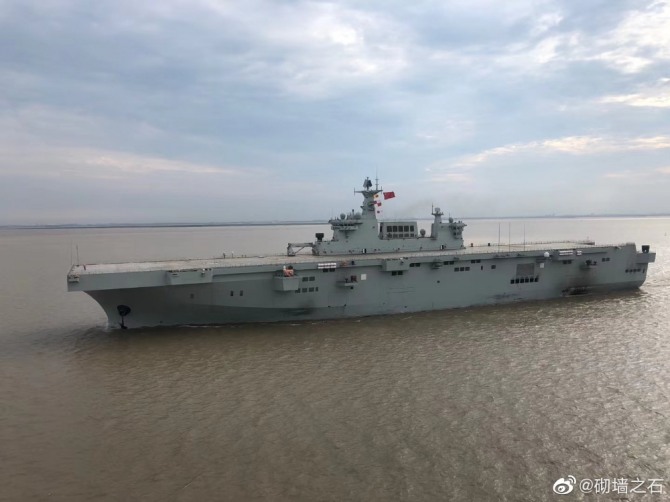 해상 시운전에 나선 중국해군  075형 LHD.사진=웨이보
