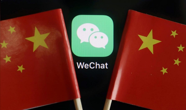 중국 오성홍기에 둘러싸인 위챗 로고 모습. 일러스트=로이터 