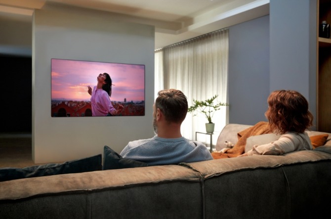 스페인 소비자매체 ‘오씨유 콤프라마에스트라(OCU Compra Maestra)’로부터 1위 제품으로 선정된 LG 올레드 갤러리 TV. 사진=LG전자 제공