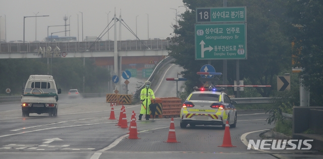 실시간 교통정보와 도로 통제 상황  