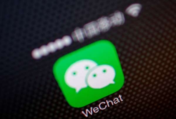 도널드 트럼프 미국 대통령이 중국 메신저 앱 '위챗'을 금지하는 행정명령에 서명하면서 전세계 애플 출하량이 최대 30% 감소할 수 있다는 전망이 나왔다. 사진=뉴시스