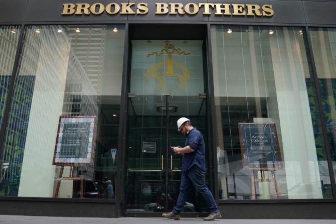 스파크 LLC가 파산한 브룩스 브라더스를 3억500만 달러에 스토킹 호스 방식으로 