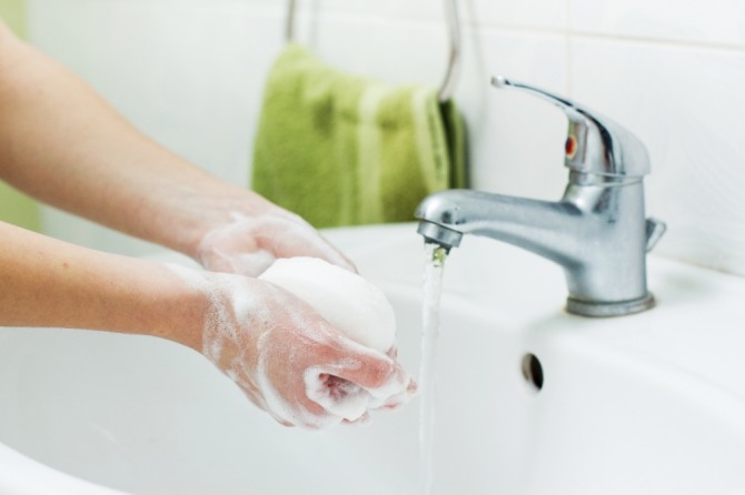 여름을 건강하게 보내기 위해서는 무엇보다 손 씻기 등 위생관리가 중요하다. 사진=클립아트코리아