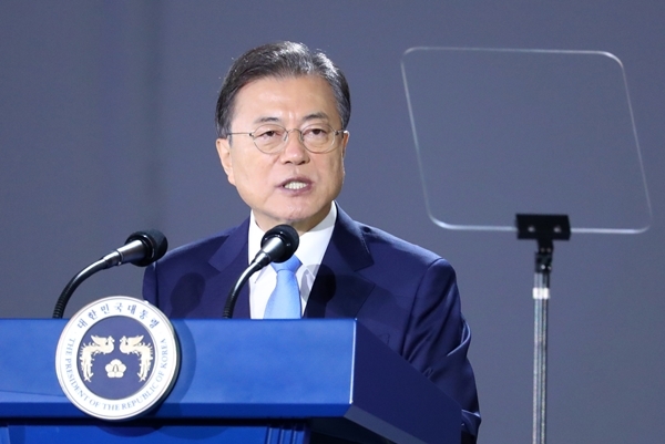 문재인 대통령이 15일 서울 중구 동대문디자인플라자에서 열린 제75주년 광복절 경축식에 참석해 경축사를 하고 있다. 사진=뉴시스