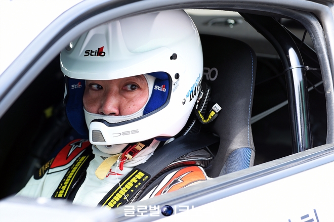 넥센스피드레이싱 2R KSR-GT 결승 우승자 김성희. 사진=글로벌이코노믹 김현수 기자