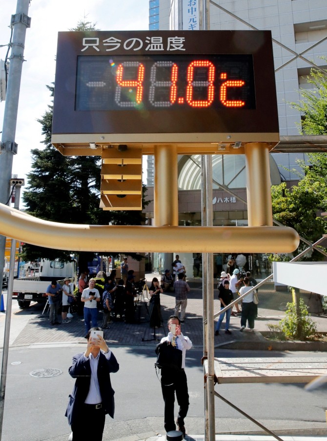 2018년 7월 23일 일본 사이타마(埼玉)현 구마가야(熊谷)시에서 기온을 나타내는 전광판에 41도의 기온이 표기돼 있다. 뉴시스