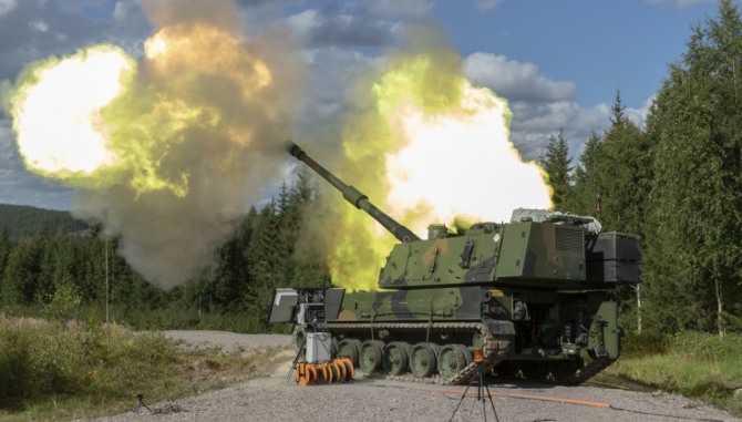 노르웨이군이 K9 '비다르' 자주포를 발사하고 있다. 사진=노르웨이 '육군포럼'