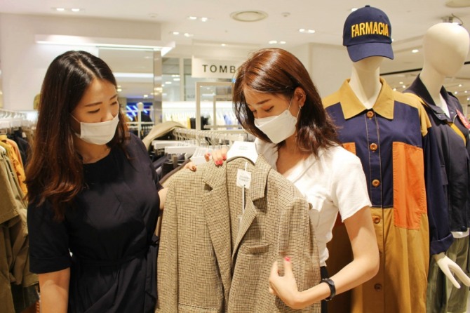 롯데백화점은 오는 9월 1일까지 '롯데온택트 패션위크'를 개최한다. 사진=롯데백화점
