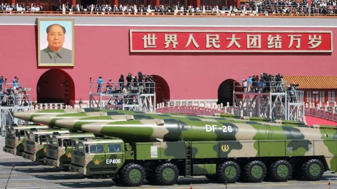 2019년 9월 중국 건국절 기념 군사퍼레이드에 등장한 DF-26 미사일과 발사차량. 사진=미국과학자연맹(FAS)