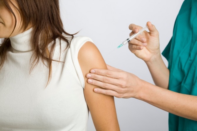 글로벌 바이오 제약회사 아스트라제네카(Astrazeneca)가 코로나 백신의 임상 시험 안전성 확보를 위해 임상시험 중단을 발표했다. 사진=글로벌이코노믹DB