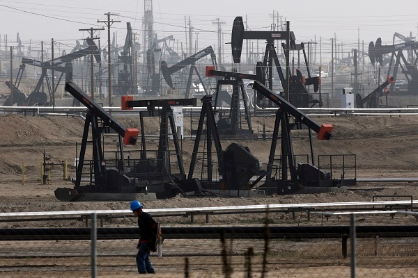 미국 텍사스 미들랜드 석유유정에서 작동중인 펌프 잭 모습. 사진=로이터
