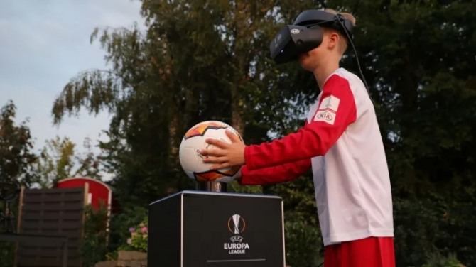 기아차, UEFA 유로파 리그 결승 '어린 팬에게 가상현실 특별 경험 선사' 사진=기아차
