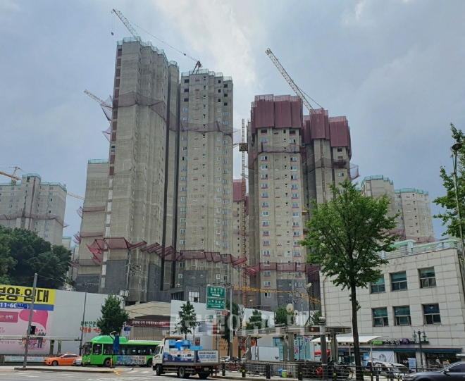 서울시 은평구의 한 아파트 건설공사 현장. 사진=김하수 기자