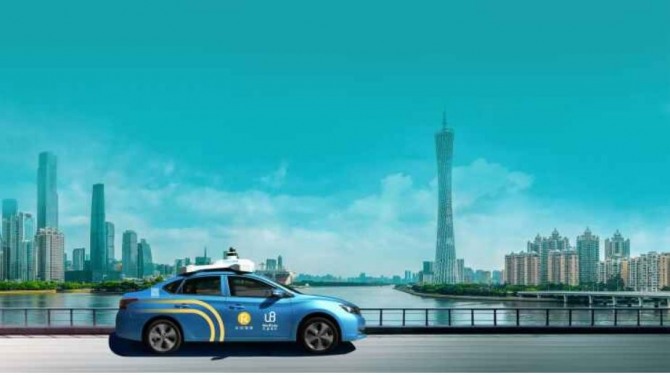 중국 광저우에서 위라이드 자율주행 기술이 적용된 자동차가 달리고 있다. 사진=weride