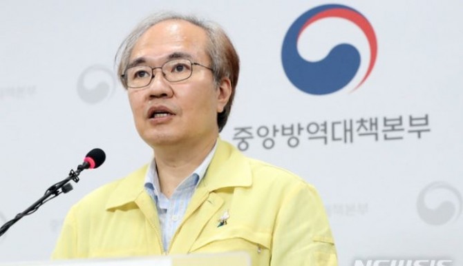 GC녹십자와 셀트리온 코로나 항체 치료제  상업 대량생산  가짜뉴스   소동을 야기한 권준욱  부본부장.  