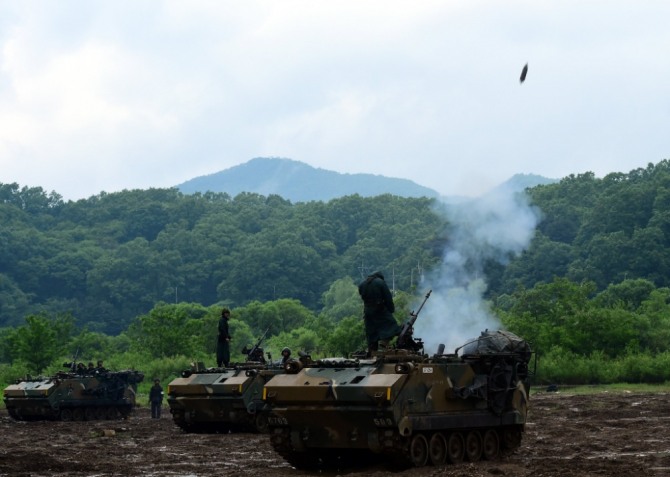 K242박격포가 포탄을 발사하고 있다. 사진=육군 페이스북