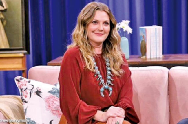 드루 베리모어(사진)가 호스트를 맡은 토크쇼 ‘The Drew Barrymore Show’의 방영을 앞두고 호화 게스트들이 주목을 받고 있다.
