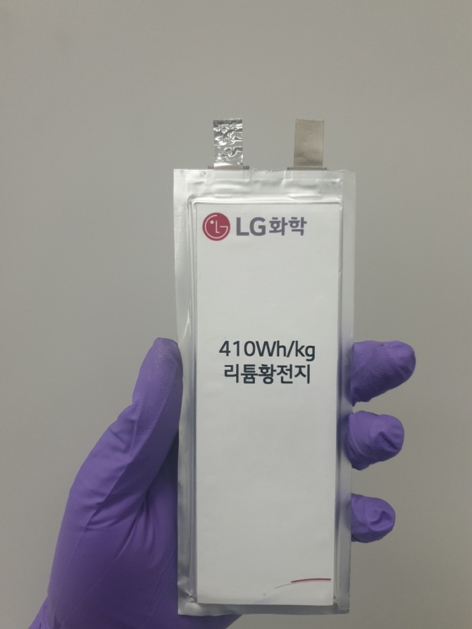 무인기에 탑재된 리튬-황 배터리. 사진=글로벌이코노믹DB