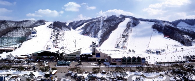 국내 주요 스키장들이 시즌권 판매를 시작하며 올 겨울 시즌을 준비하고 있다. 사진=비발디파크