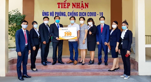 한화생명 베트남법인이 베트남 질병통제센터에 의료복 200여개를 기부했다.