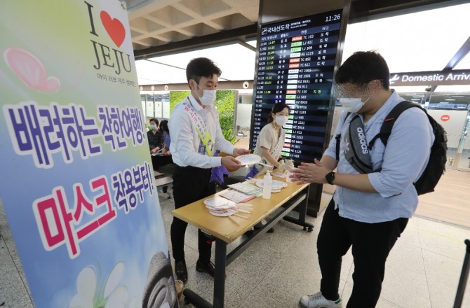 코로나19 재확산으로 여행업계가 고사 위기에 빠지며 인력 감축 위기감이 커지고 있다. 사진=뉴시스