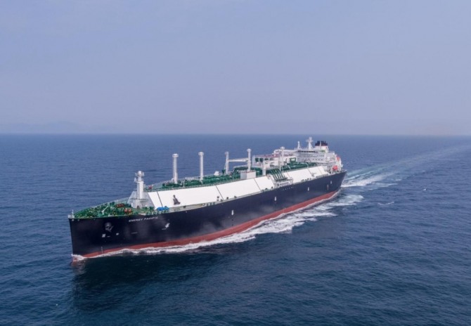 알파가스가 대우조선해양에서 인수한 액화천연가스(LNG) 운반선 '에너지퍼시픽'호가 항해하고 있다. 사진=알파가스